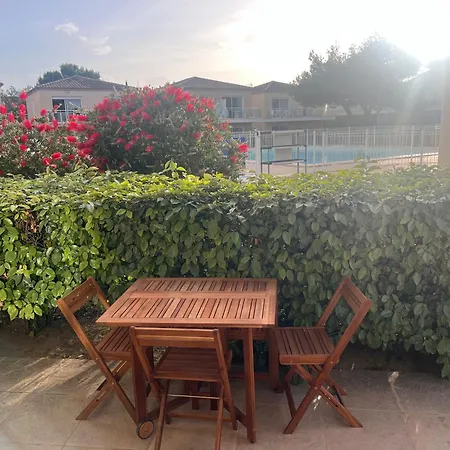 Apparemment Rdc Climatisé Avec Piscine, Terrasse Et Parking - App 1502